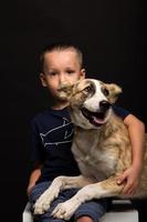 Junge und Hund foto