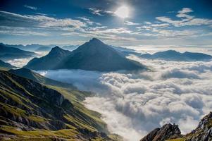 Morgendämmerung im Berg foto