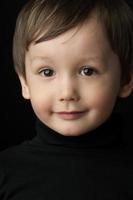 Porträt eines kleinen Jungen foto