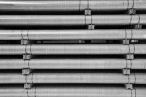 Aluminiummetallrohstoff in Form von langen Rohren foto