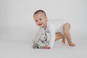 Baby auf weißem Hintergrund foto