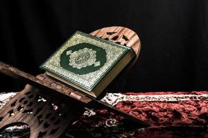 koran heiliges buch der muslime foto