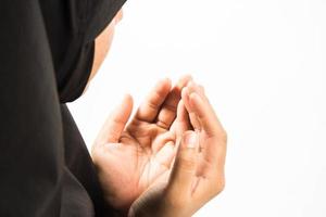 muslimische frau betet für allah, muslimischen gott foto