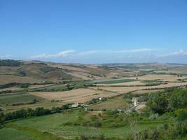 Blick auf die Stadt Tarquinia foto