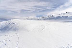 Skigebiet Sierra Nevada im Winter voller Schnee. foto