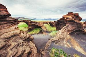 Textur von Felsen, die durch vulkanisches Magma geschmolzen sind foto