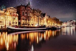 schöne nacht in amsterdam. Erleuchtung foto