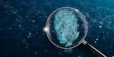 Lupe und biometrische Authentifizierungstechnologie mit Binärcode. foto