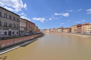 Arno-Flussufer in Pisa foto