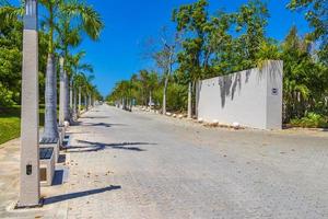 Eingang zum Strand von Punta Esmeralda Cenote Playa del Carmen Mexiko. foto