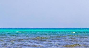 tropische mexikanische strand cenote punta esmeralda playa del carmen mexiko. foto