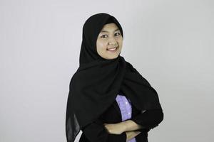 Lächeln asiatische islamische Geschäftsfrauen stehen Vertrauen. foto