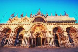 die patriarchalische dombasilika des heiligen markus an der piazza foto