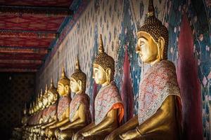 Reihe von Messing-Gold-Buddha-Statuenbild in Meditationshaltung