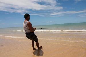 Ponto do Corumba, Brasilien. 6. märz 2022 ortsansässige fischer ziehen ihre netze vom morgenfang ein. foto