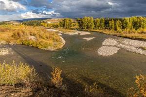 Blick entlang des Flusses Gros Ventre foto