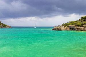 türkiser strand bucht cala samarador amarador mallorca balearen spanien. foto