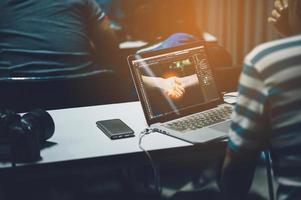 Arbeiten im Büro und Arbeitstoleranz foto