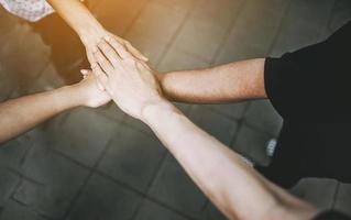 Teamwork mit unseren Armen und Händen. foto