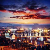 Malerischer Blick auf Brücken über die Moldau foto