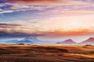 die malerischen landschaften der wälder und berge island foto