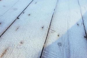 blaue holzstruktur mit schneeweihnachtshintergrund foto