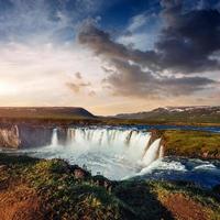 Godafoss-Wasserfall bei Sonnenuntergang. Beauty-Welt. Island, Europa foto