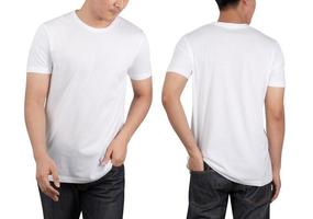 junger Mann im weißen T-Shirt-Modell isoliert auf weißem Hintergrund mit Beschneidungspfad foto