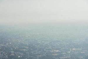 Blick vom Gipfel des PM 2,5 Luftverschmutzungsproblems in Chiang Mai, Thailand. foto