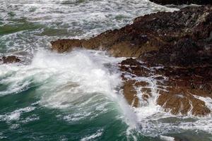 zerklüftete küstenlandschaft in kynance cove in cornwall foto