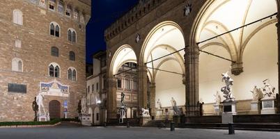 florenz architektur bei nacht beleuchtet, piazza della signoria - signoria quadrat - italien. Städtische Szene im Außenbereich - niemand foto