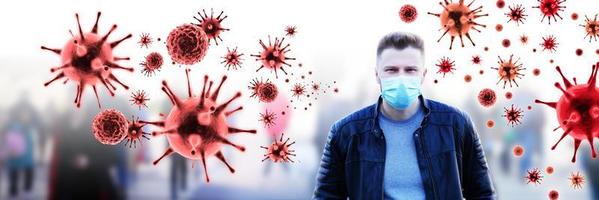 junger Mann in steriler Gesichtsmaske gegen Corona-Virus. foto