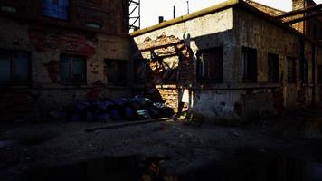 alte verlassene industriegebäude in der fabrik foto