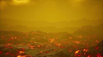 Lavafeld unter Sonnenuntergang Wolken im Hintergrund foto