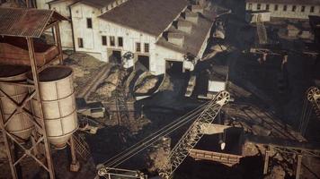 Luftaufnahme der alten verlassenen Mine foto