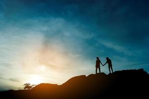 Silhouette der Teamführung, Teamarbeit und Teamwork und entzückende Silhouettenkonzepte foto