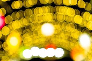 bunte lichter am neujahrstag, bokeh-kreislichter, hintergrundbild mit kopienraum. foto