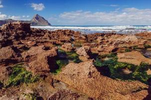 schöne meereslandschaft am ozeanstrand foto