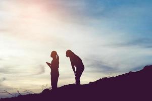 Silhouette der Teamführung, Teamarbeit und Teamwork und entzückende Silhouettenkonzepte foto