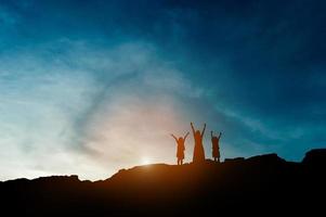 Silhouette der Teamführung, Teamarbeit und Teamwork und entzückende Silhouettenkonzepte foto