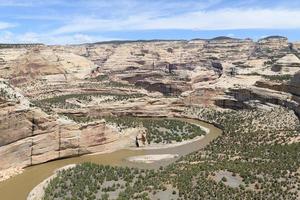 die landschaftliche schönheit von colorado. Wagenradpunkt am Yampa-Fluss im Dinosaurier-Nationaldenkmal foto