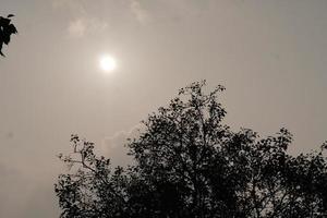 sonne und wetterbildkonzept foto