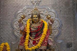 Mahagauri Navratri Mata-Statue im Mandir foto