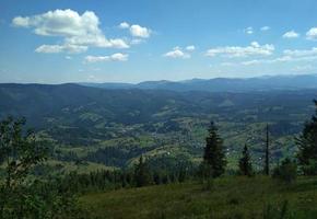 Bergtal ländliche Landschaft. schönes Panorama der Karpaten. Karpaten, Ukraine, Europa foto