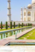 Taj Mahal Panorama in Agra Indien mit erstaunlichen symmetrischen Gärten. foto