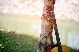 Akustikgitarre, ein sehr gut klingendes Instrument Musikinstrumentenkonzept foto