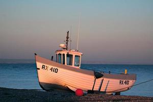 Fischerboot am Strand von Dungeness foto