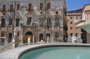 Piazza Pretoria-Brunnen in Palermo foto