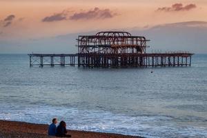 Brighton, East Sussex, Großbritannien, 2018. Blick auf den verlassenen West Pier in Brighton, East Sussex am 26. Januar 2018. Nicht identifizierte Personen foto