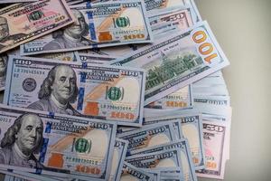 US-Dollar auf grünem Hintergrund. Finanzen und Wirtschaft. foto